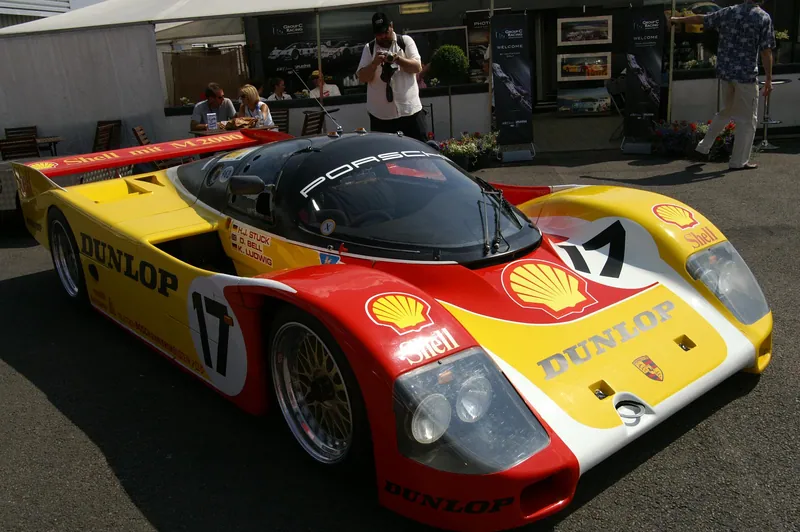 Derek Bell cumple 85 años: el piloto que escribió media historia de Porsche en la resistencia